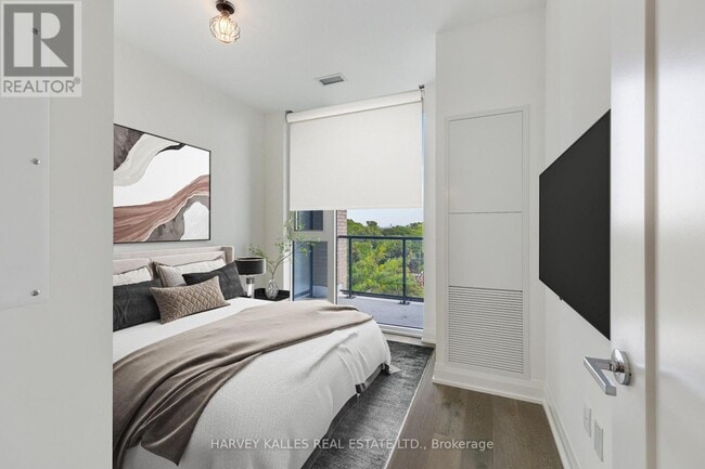 Building Photo - 293 The Kingsway