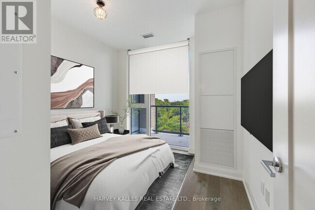 Photo du bâtiment - 293 The Kingsway