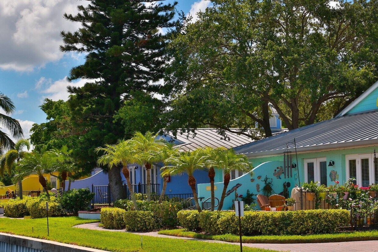 Pilars Harbour Apartments 917 Apollo Beach Blvd Apollo Beach, FL