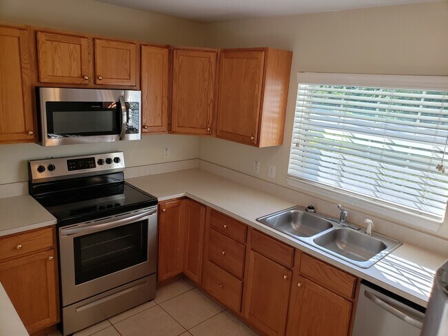 Foto del edificio - $1495.00 - 3/2/1 - Duplex - Lease Break Sp...
