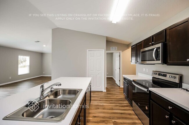 Building Photo - 402 Kostner St