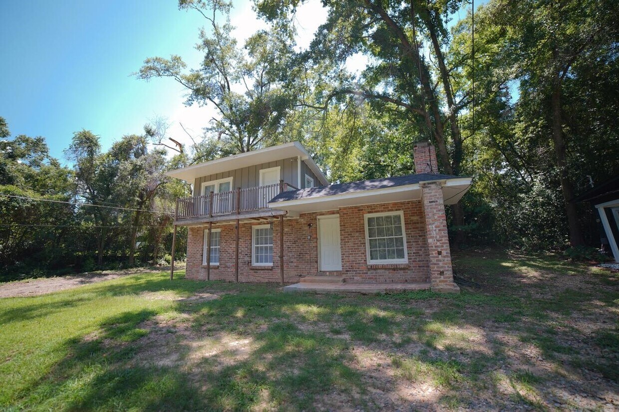 Foto principal - 1118 Louise Dr