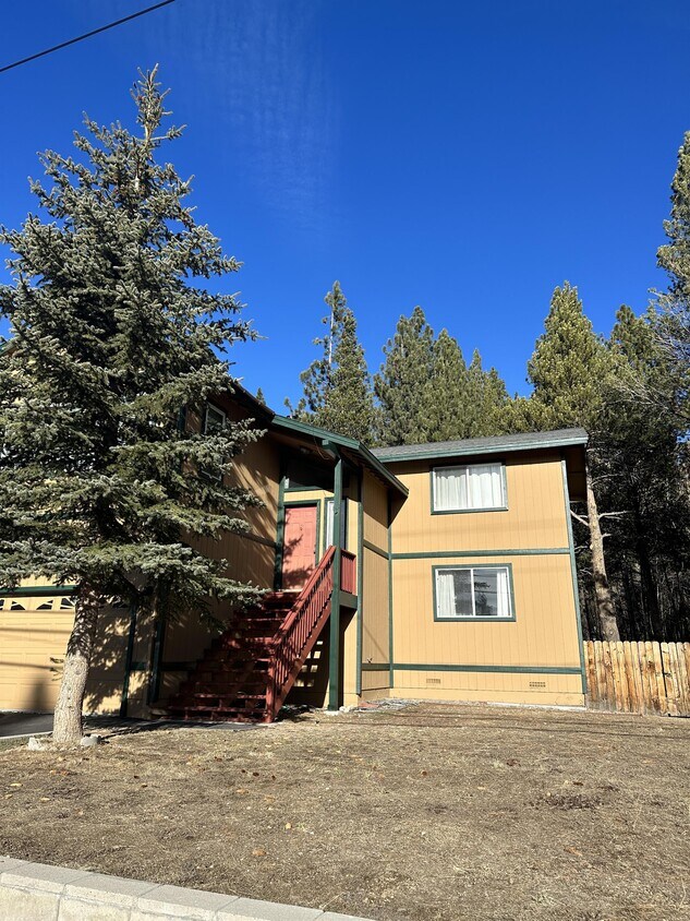 Primary Photo - 927 Lake Tahoe Blvd