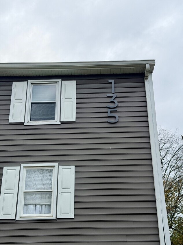 Foto principal - 135 E Walnut St