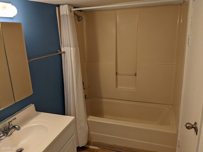 Foto del edificio - 2 br, 1 bath Duplex - 944 1/2 Washington A...