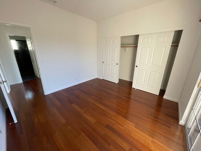 Foto del edificio - Stunning Remodeled 2BR/2BA Garage Laundry Fireplace
