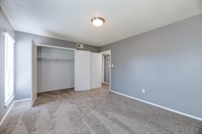 Bedroom - Annies Townhomes- FREE first month
