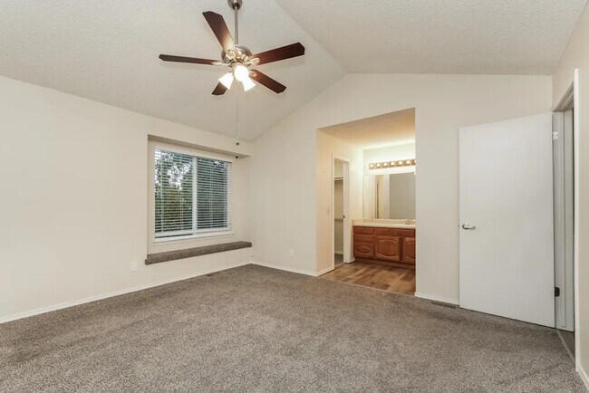 Foto del edificio - 3421 Birnamwood Dr