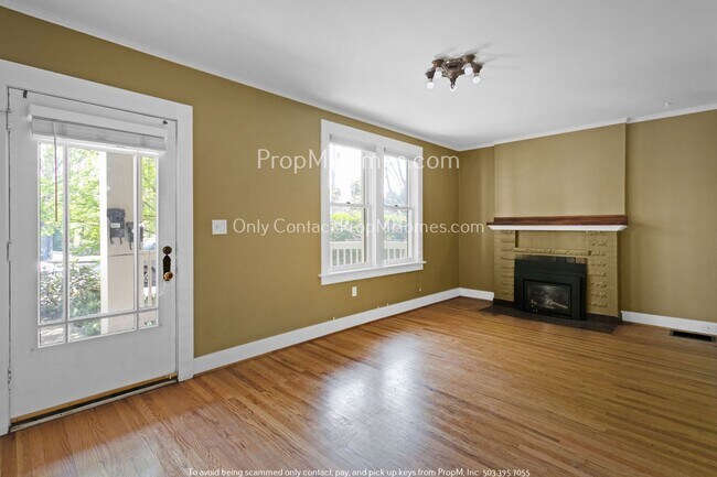 Foto del edificio - Charming Two Bedroom, One Bath in Mt Tabor!
