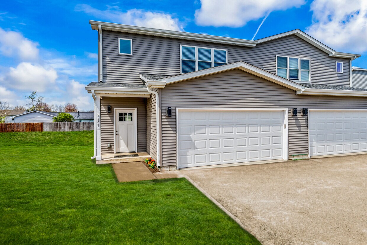 1307 Sage Ln, Harvard, IL 60033 Condo for Rent in Harvard, IL