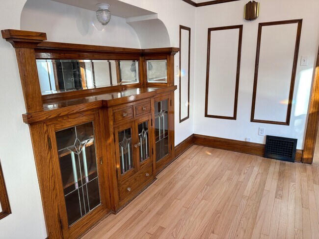 Foto del edificio - Breathtaking 3br West Allis single family ...
