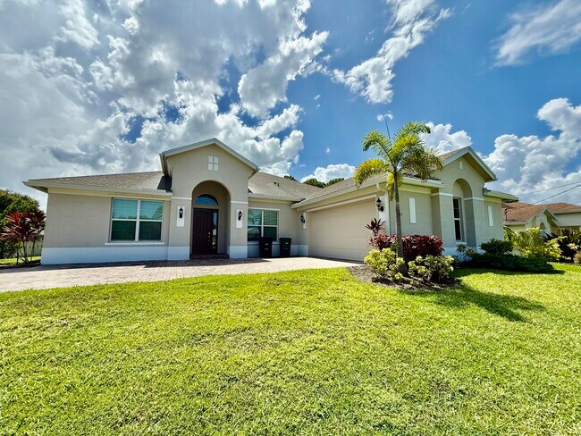 Building Photo - 293 SW Ridgecrest Dr