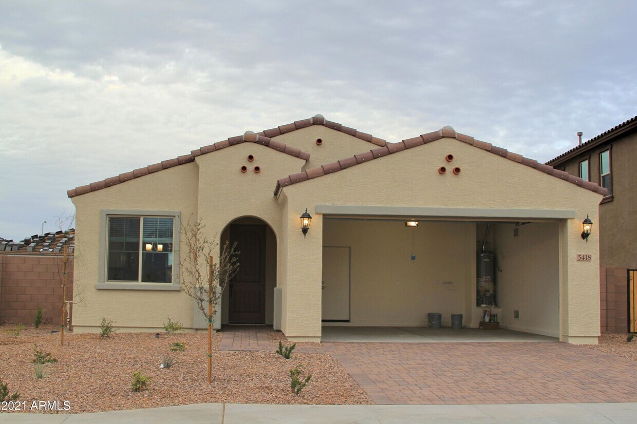 Primary Photo - 5418 W Country Garden Ln