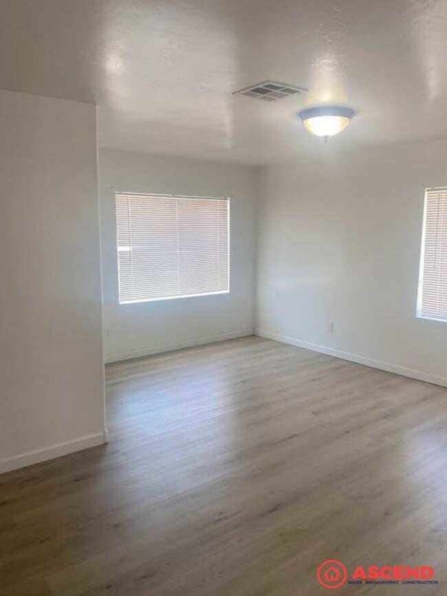 Building Photo - 201 E 1st St