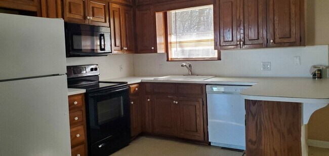 Foto del edificio - 2897 Luther Curtis Rd