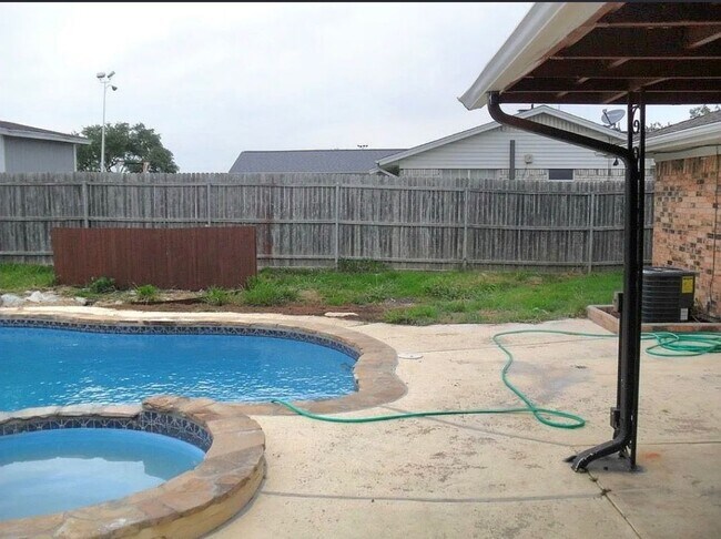 Foto del edificio - 1615 Springbrook St