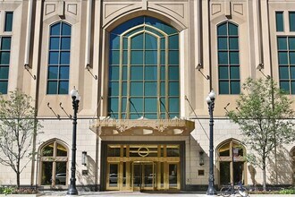 Building Photo - 21 E Huron St