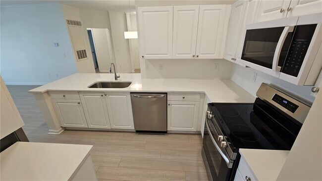 Foto del edificio - 411 Spring Heights Ln