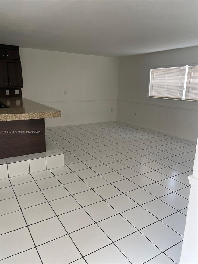 Building Photo - 601 S Royal Poinciana Blvd
