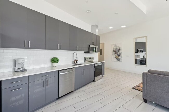 Building Photo - Modern 1 Bedroom in The Cedars