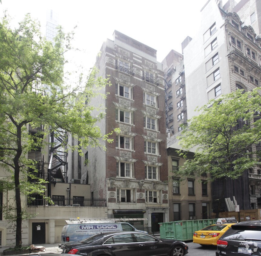 Foto principal - 22 E 31st St