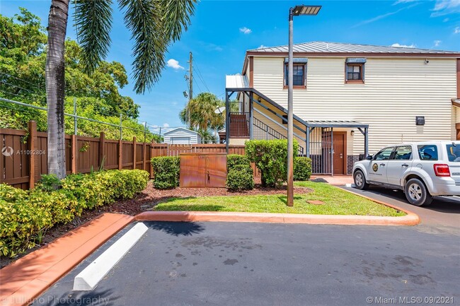 Foto del edificio - 6552 SW 39th St