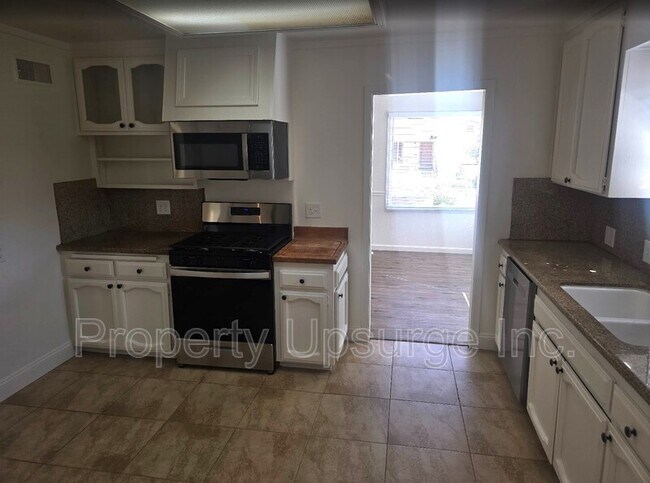 Foto del edificio - 619 W 15th St