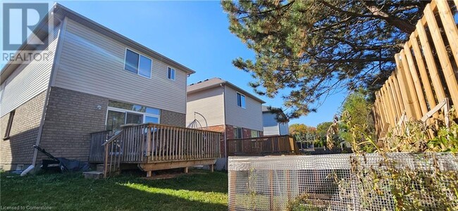 Building Photo - 456 Beaumont Cres