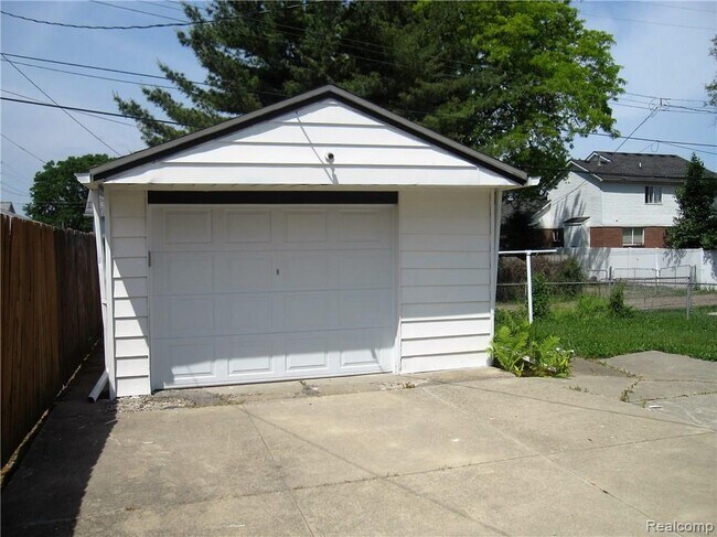 Building Photo - 1866 Lindbergh St
