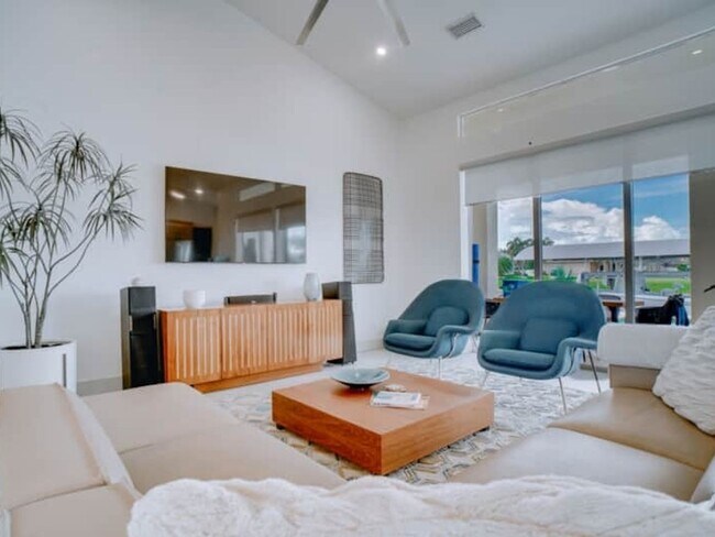 Foto del edificio - Gulf Access - Luxury Waterfront Retreat