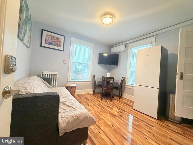 Photo - 3119 South Dakota Ave NE House