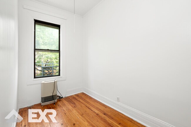 Building Photo - 273 Cornelia St