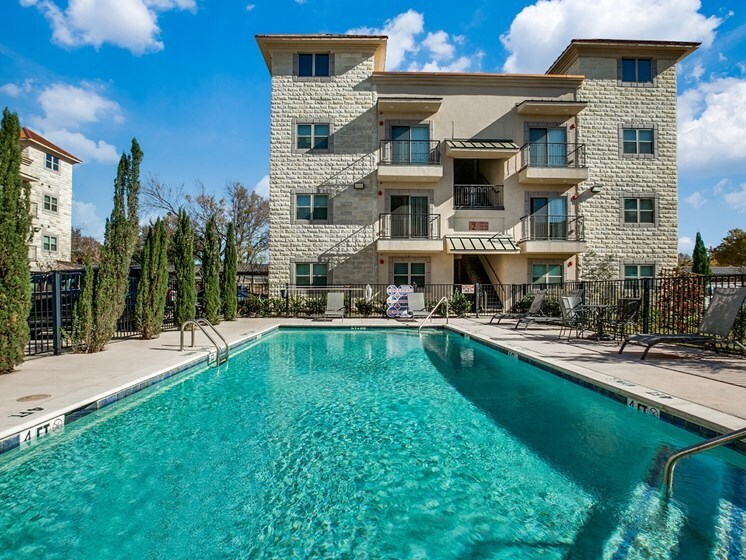 Richland Park Apartments in Richardson, TX