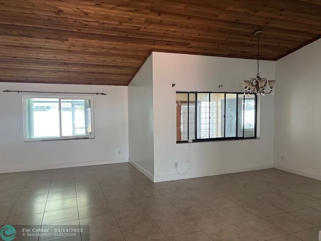 Building Photo - 710 SW 98th Terrace