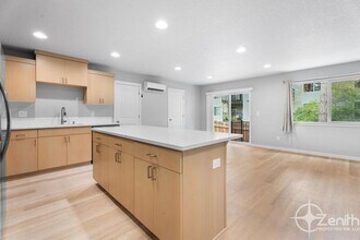 Building Photo - 4712 NE 37th Ct