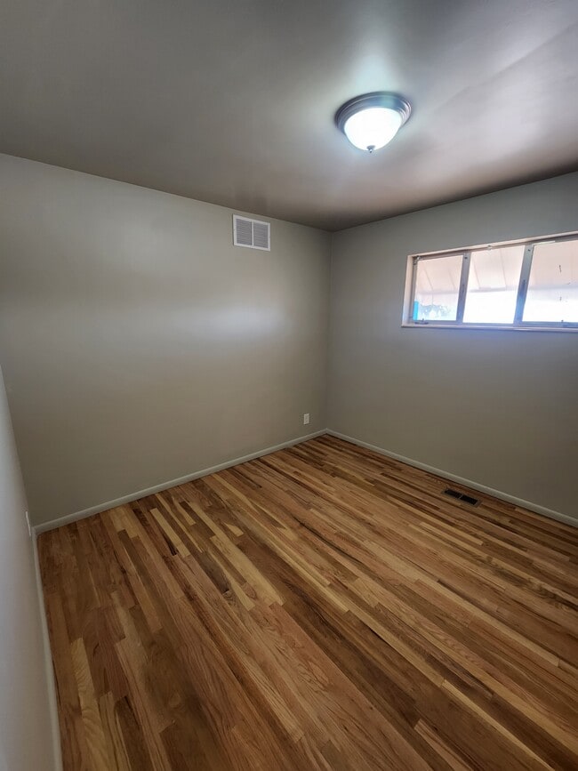 Building Photo - 805 E 1050 N