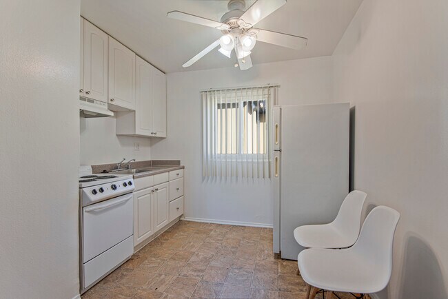Foto del edificio - 5837B W 88th St