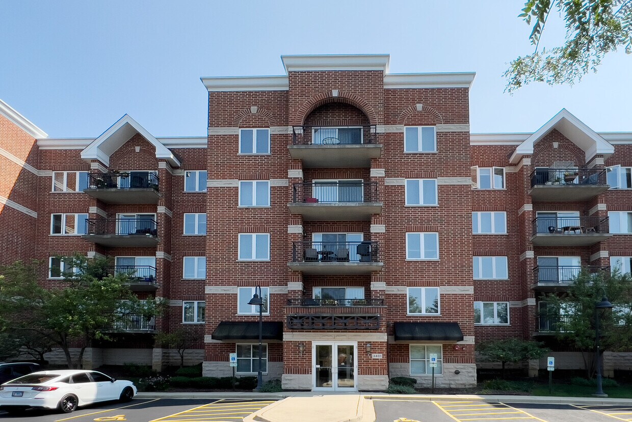 Primary Photo - 3401 N Carriageway Dr