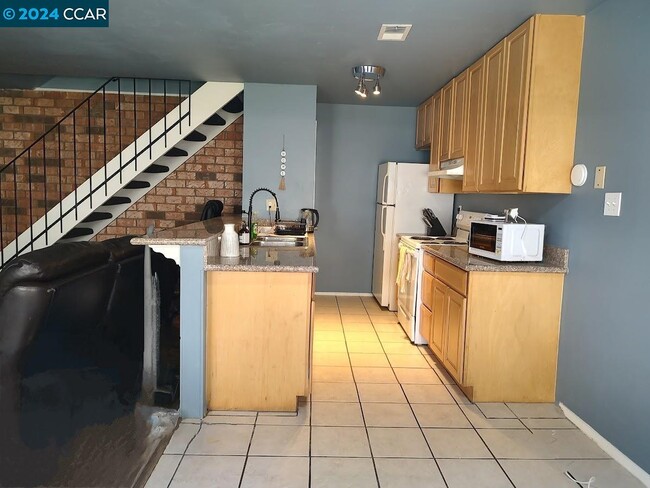 Building Photo - 2114 Peppertree Way