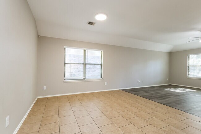 Foto del edificio - 19190 Shire Horse Blvd