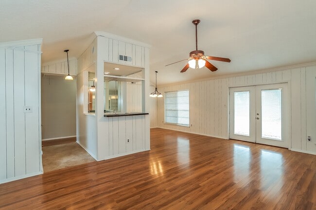 Building Photo - 613 W Castle Harbour Dr