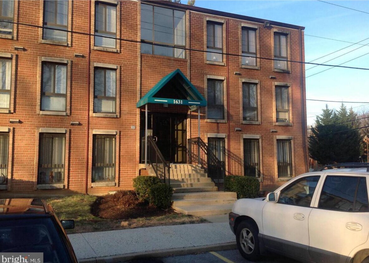 Front of building - 1631 Gainesville St SE
