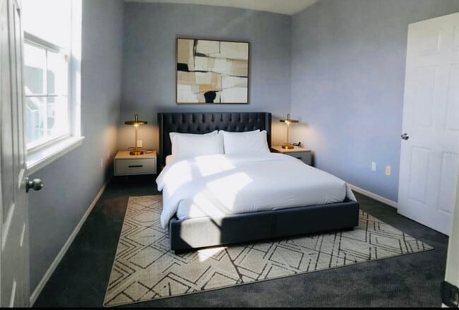 Building Photo - 6673 Time Square Ave