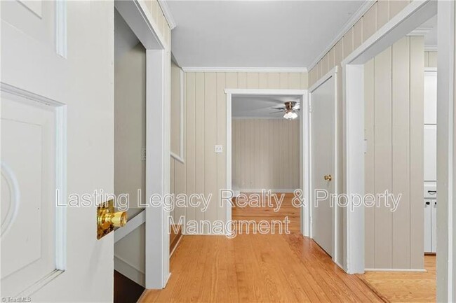 Building Photo - 4850 Ellen Ave