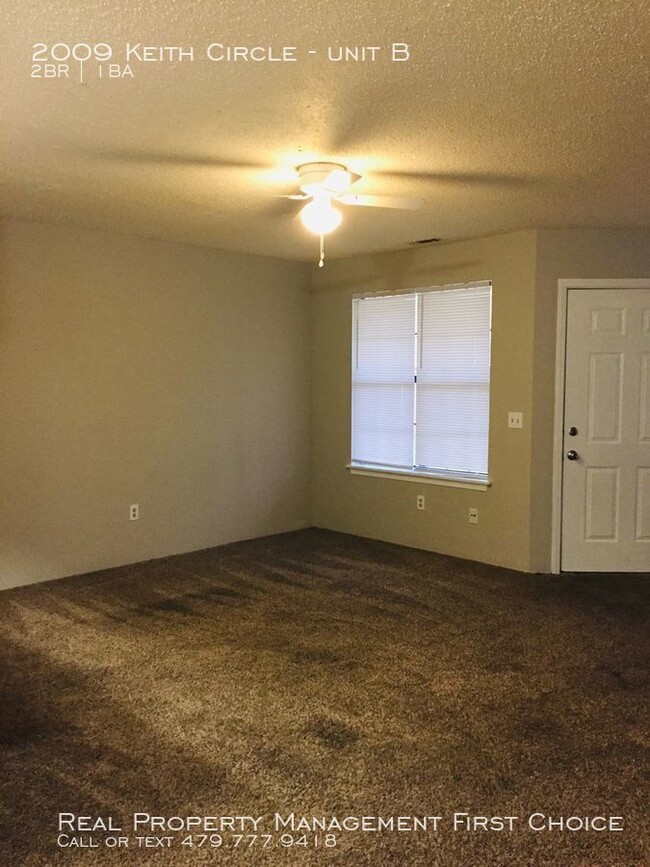 Building Photo - 2 Bedroom 1 Bath Duplex For Rent Springdale