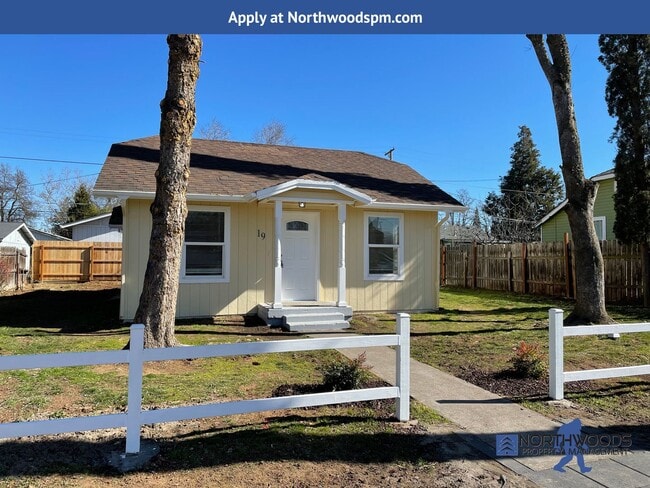 Building Photo - Newly remodeled 2 Bedroom 1 Bath Home