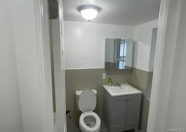 Building Photo - 94 Baron De Hirsch Rd