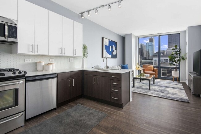 Building Photo - 800 W Adams St