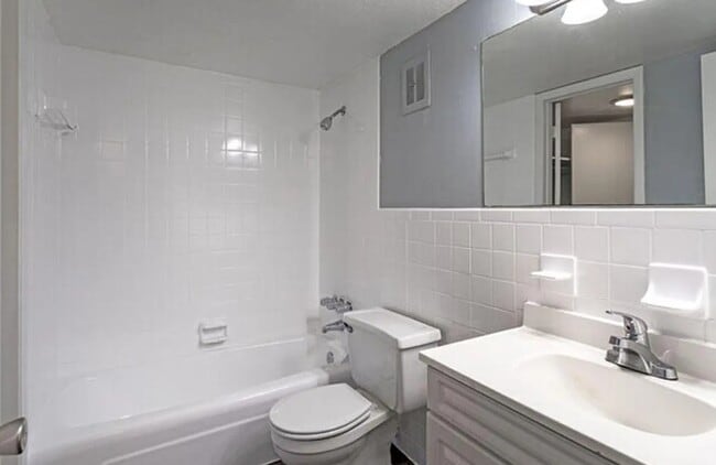 Building Photo - 10605 N 56th St