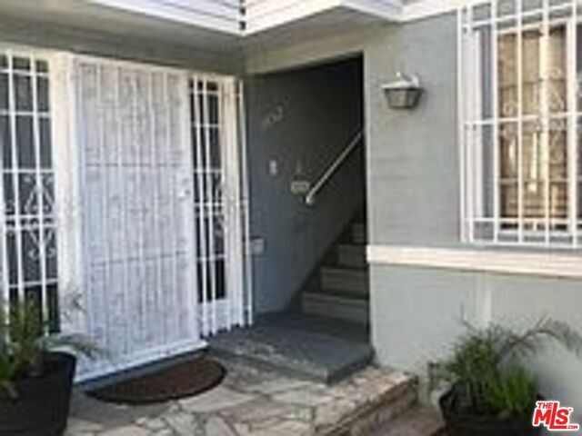 Building Photo - 1152 S Cochran Ave